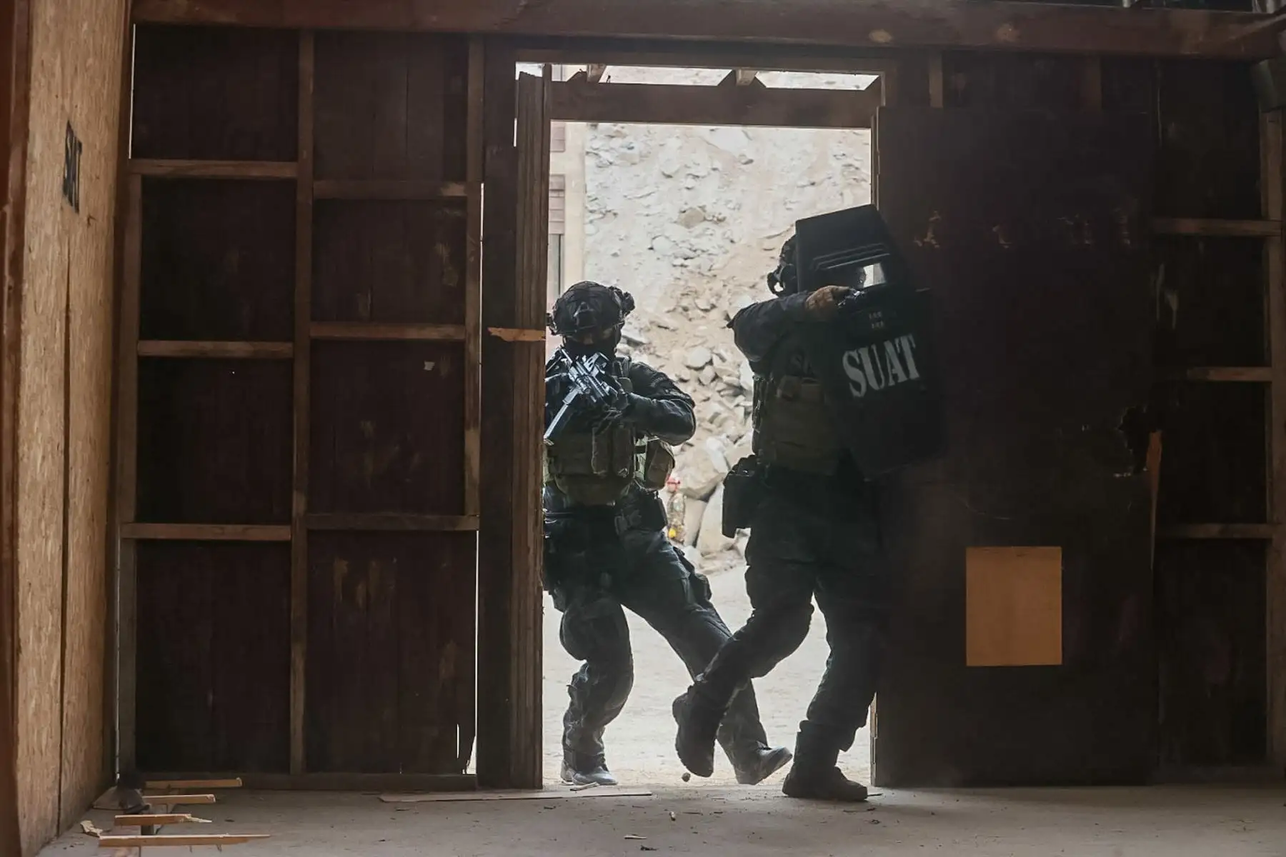 La Policía Nacional a través de sus unidades Dinoes, Grecco y Suat, realizaron intervenciones tácticas demostrativas que formarán parte de gran desfile militar policial por fiestas patrias. 

Foto: ANDINA/Juan Carlos Guzmán Negrini