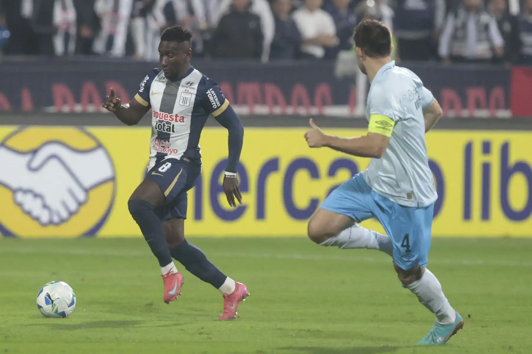 Alianza Lima se enfrenta al Gremio de Brasil en el partido por la Copa Sudamericana. Foto: ANDINA/Vidal Tarqui