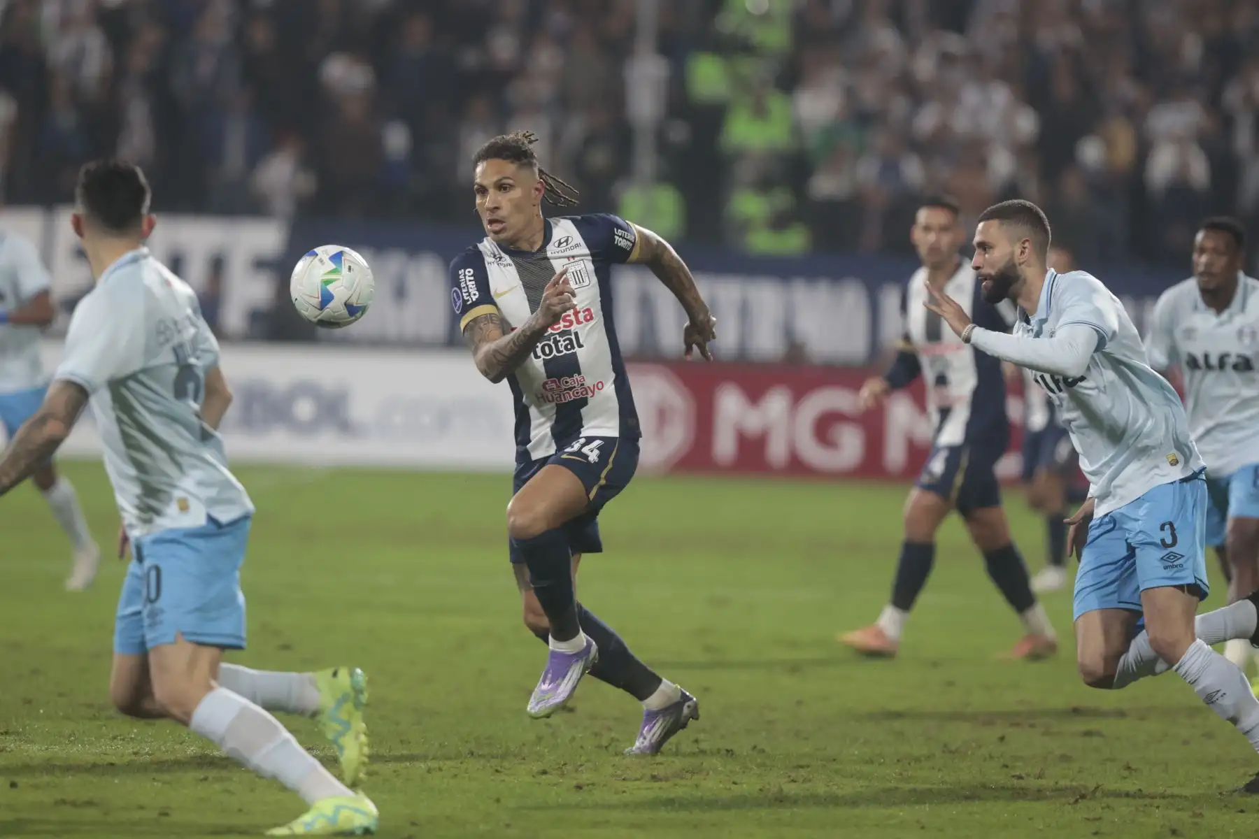 Alianza Lima se enfrenta al Gremio de Brasil en el partido por la Copa Sudamericana. Foto: ANDINA/Vidal Tarqui