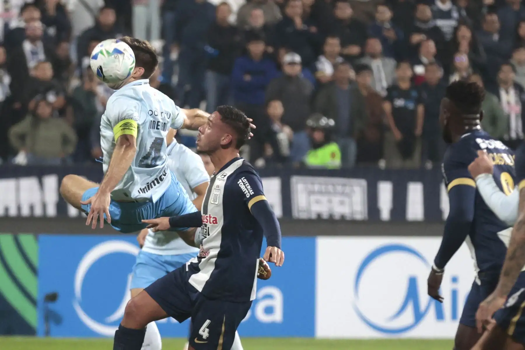 Alianza Lima se enfrenta al Gremio de Brasil en el partido por la Copa Sudamericana. Foto: ANDINA/Vidal Tarqui
