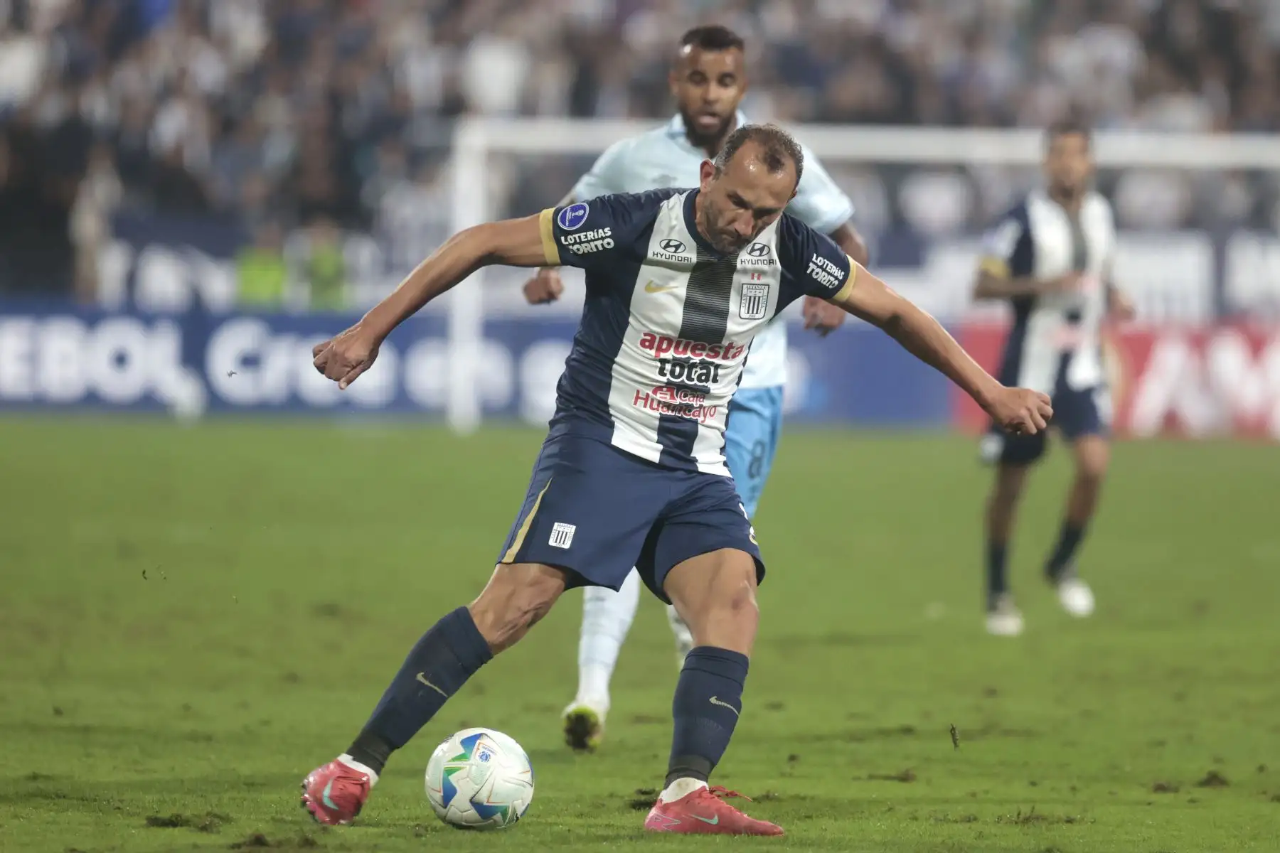 Alianza Lima se enfrenta al Gremio de Brasil en el partido por la Copa Sudamericana. Foto: ANDINA/Vidal Tarqui