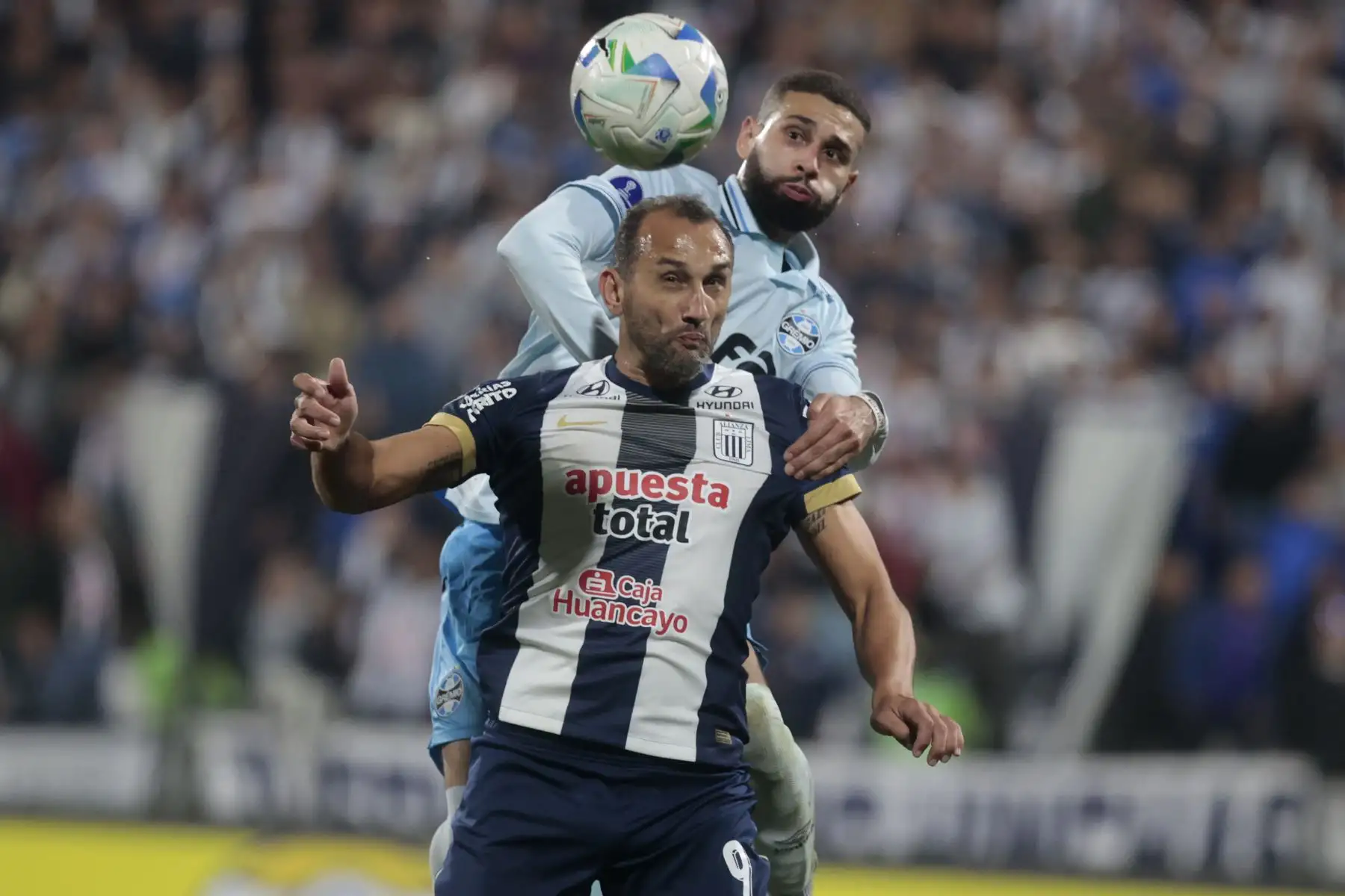 Alianza Lima se enfrenta al Gremio de Brasil en el partido por la Copa Sudamericana. Foto: ANDINA/Vidal Tarqui