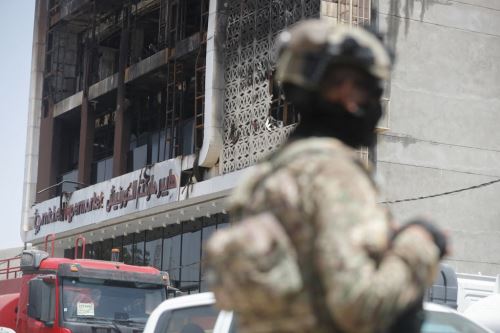 Más de 60 personas murieron en Irak en un incendio que arrasó un centro comercial