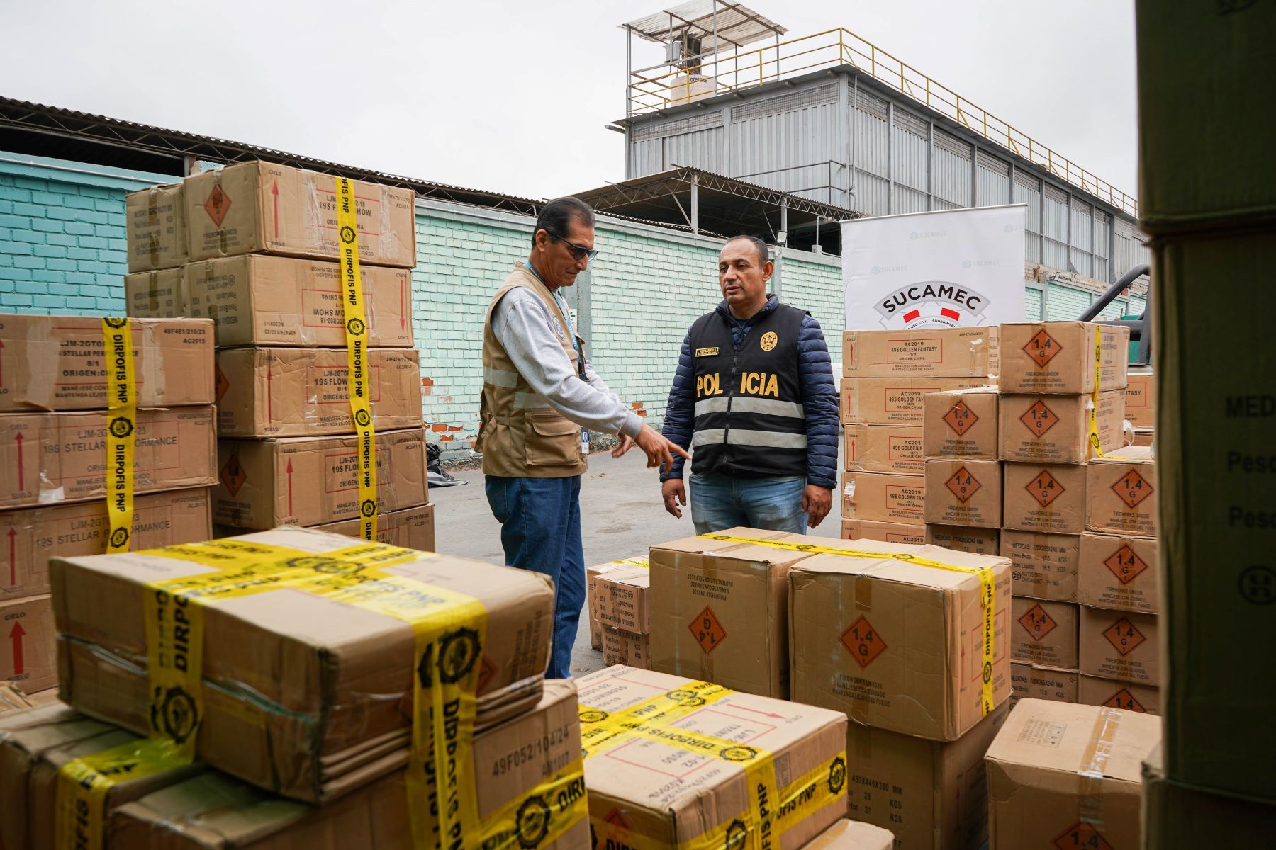 Sucamec y PNP incautan más de 13 toneladas de pirotécnicos que eran almacenados en La Victoria. Foto: ANDINA/Difusión