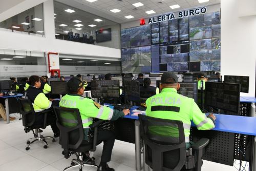 Mininter y Municipalidad de Surco firman convenio para entrega de camionetas a la PNP.