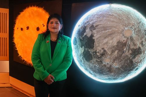 Científica peruana en la NASA, Aracely Quispe visita el Planetario nacional del IGP