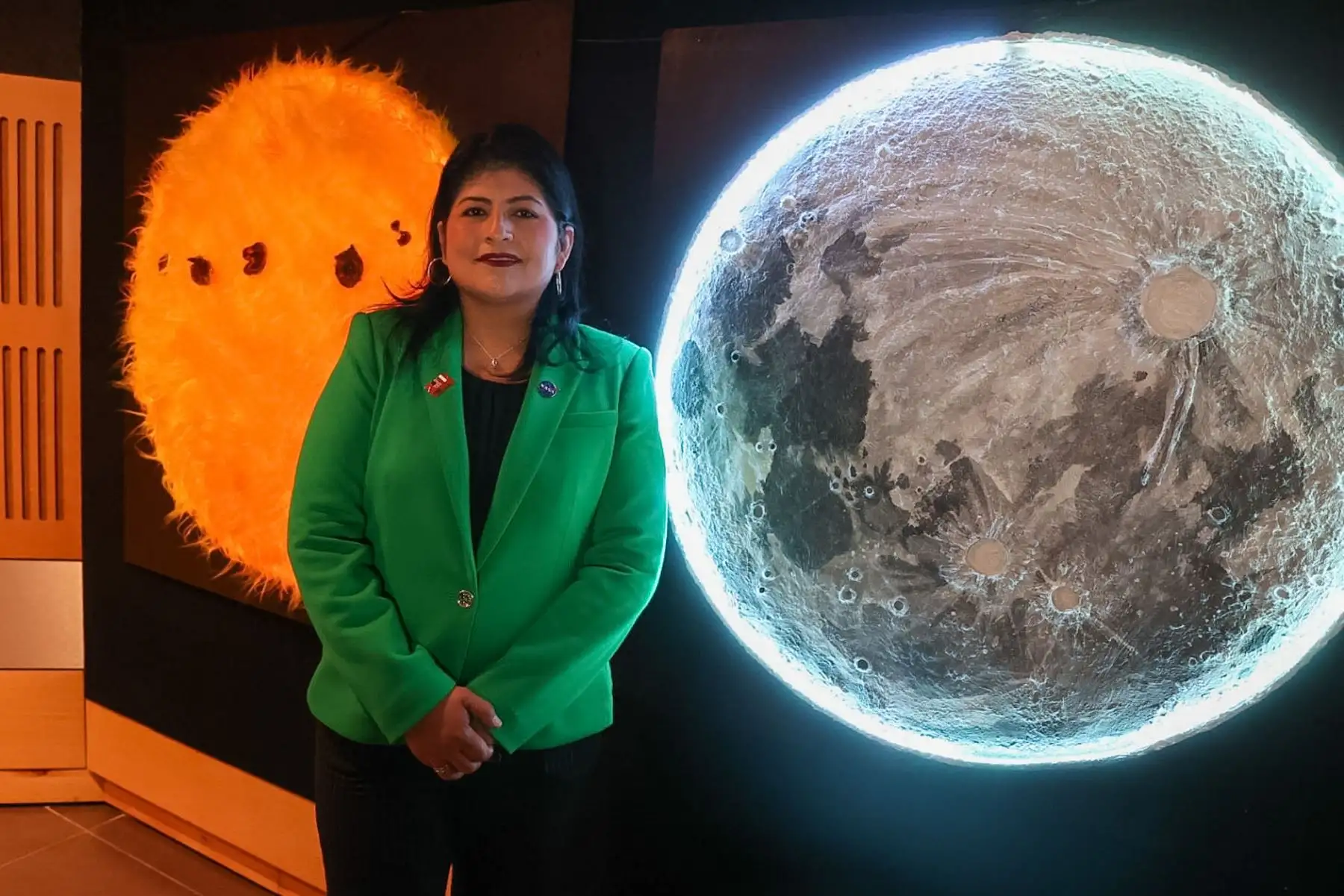 La ingeniera aeronáutica Aracely Quispe, de origen peruano, es una reconocida científica con una destacada trayectoria por su participación en misiones de la NASA y el desarrollo y operación del Telescopio James Webb y fue invitada a una exposición al Instituto Geofísico Peruano y recibida por su director, Hernando Jhonny Tavera Huarache.

Foto:ANDINA / Juan Carlos Guzmán Negrini