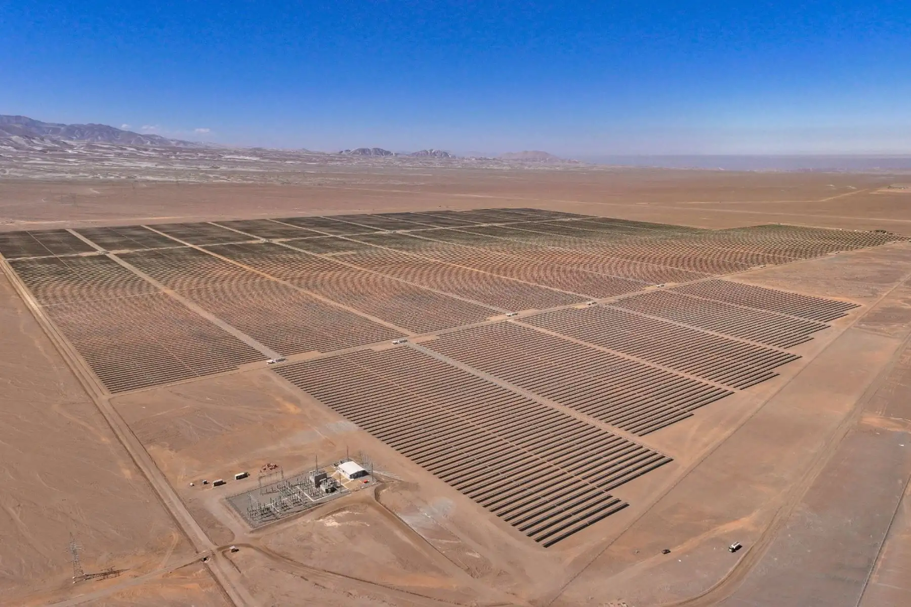 La presidenta de la república, Dina Boluarte, inauguró la central solar San Martín, en el distrito de La Joya. Con una extensión de 600 hectáreas, esta obra es la más grande de su tipo en el Perú. Foto: ANDINA/ Prensa Presidencia