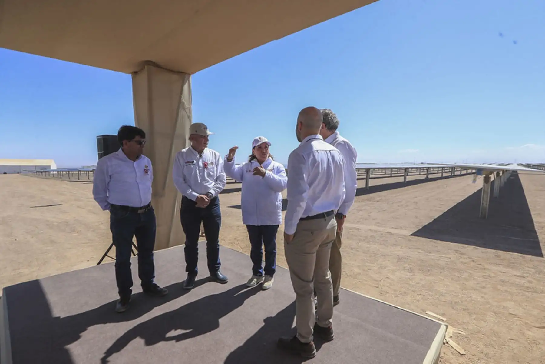 La presidenta de la república, Dina Boluarte, inauguró la central solar San Martín, en el distrito de La Joya. Con una extensión de 600 hectáreas, esta obra es la más grande de su tipo en el Perú. Foto: ANDINA/ Prensa Presidencia