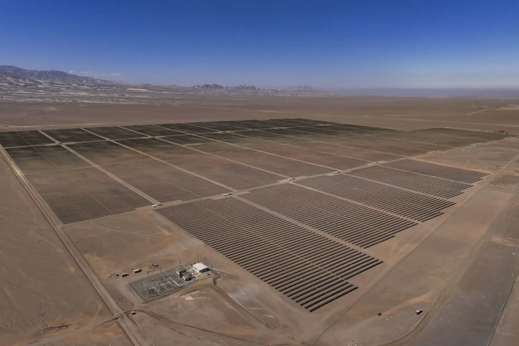 La presidenta de la república, Dina Boluarte, inauguró la central solar San Martín, en el distrito de La Joya. Con una extensión de 600 hectáreas, esta obra es la más grande de su tipo en el Perú. Foto: ANDINA/ Prensa Presidencia