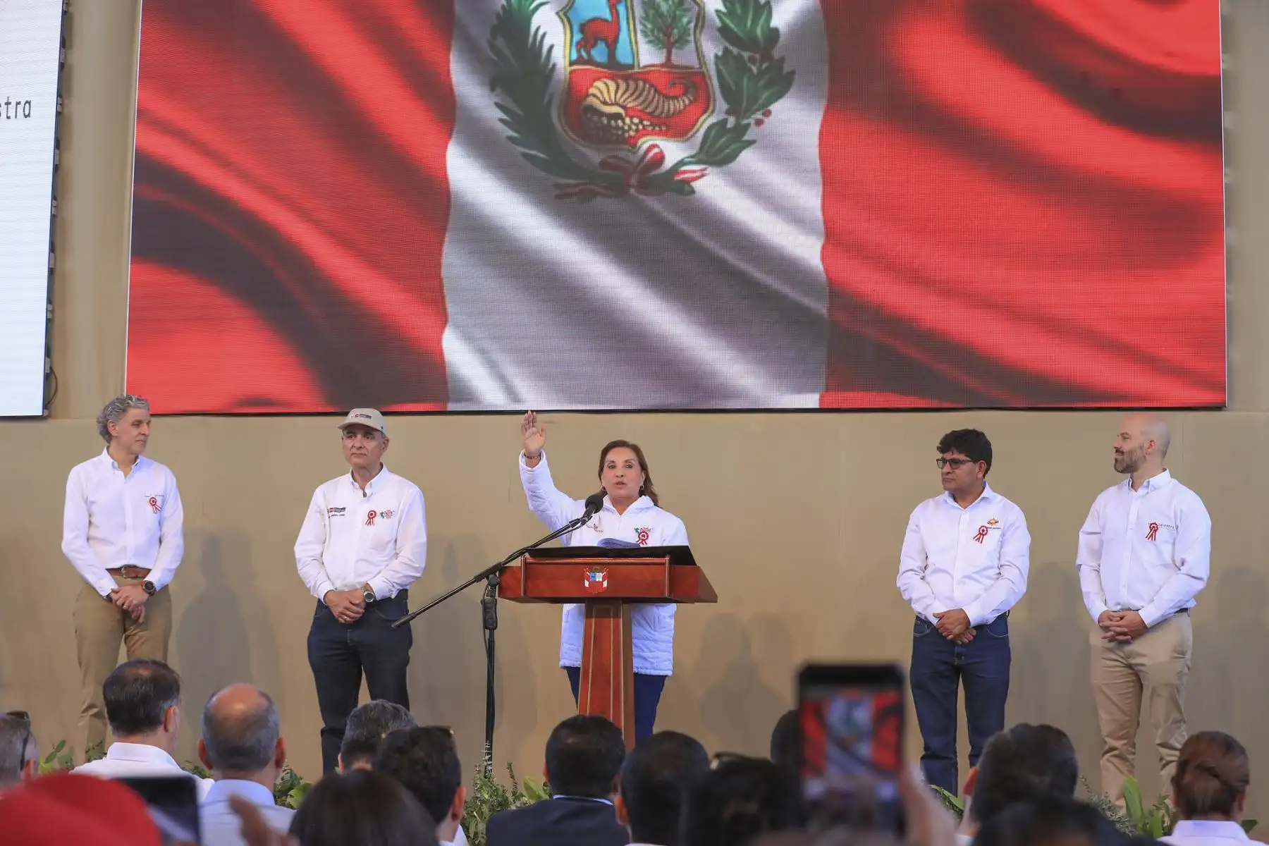 La presidenta de la república, Dina Boluarte, inauguró la central solar San Martín, en el distrito de La Joya. Con una extensión de 600 hectáreas, esta obra es la más grande de su tipo en el Perú. Foto: ANDINA/ Prensa Presidencia
