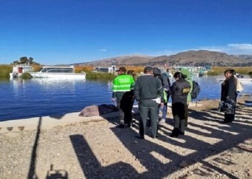 Un turista de nacionalidad estadounidense de 42 años falleció esta mañana en Puno cuando recorría el lago Titicaca y visitaba las islas flotantes de los Uros. Aparentemente fue afectado por el mal de altura. ANDINA/Difusión
