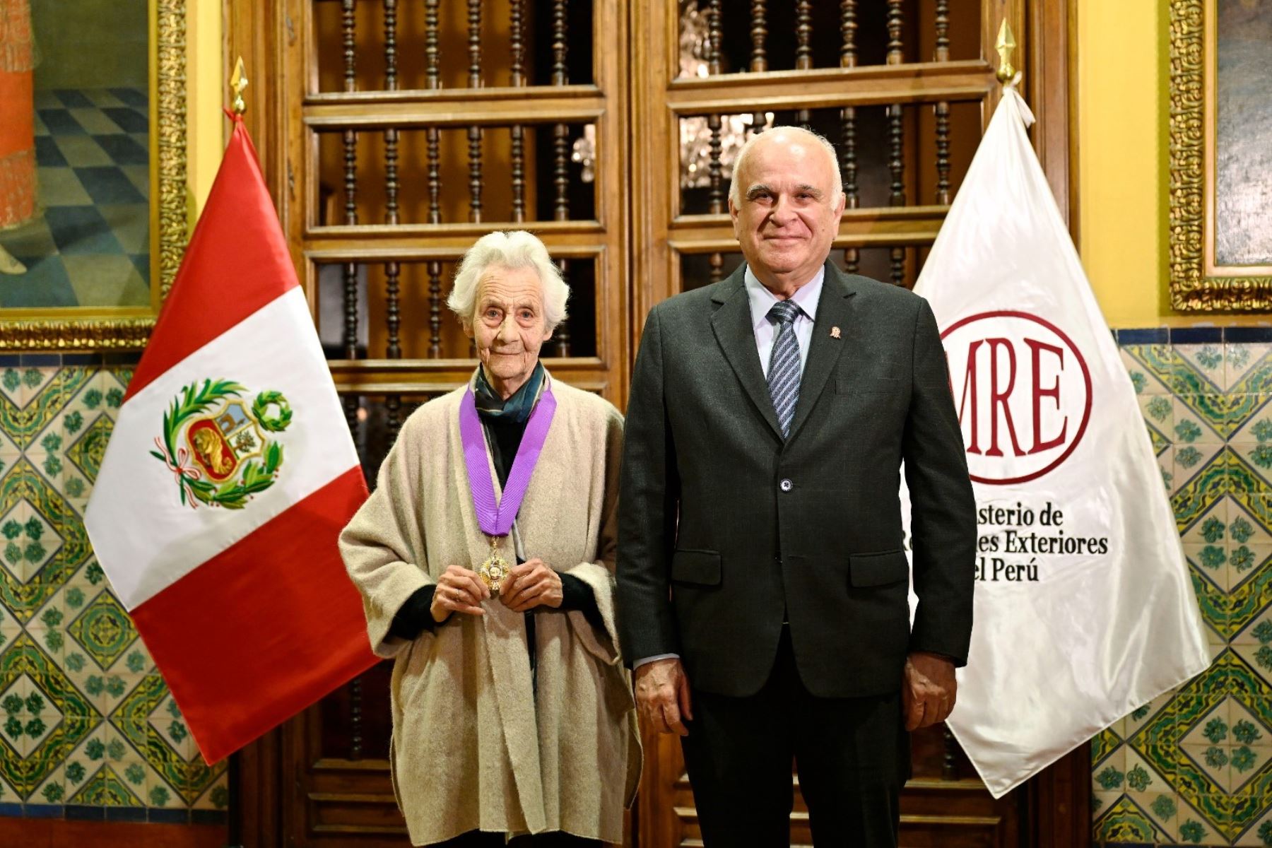  La maestra Vera Winternitz de Stastny fue condecorada por la Cancillería. Foto: RR.EE./Difusión.
