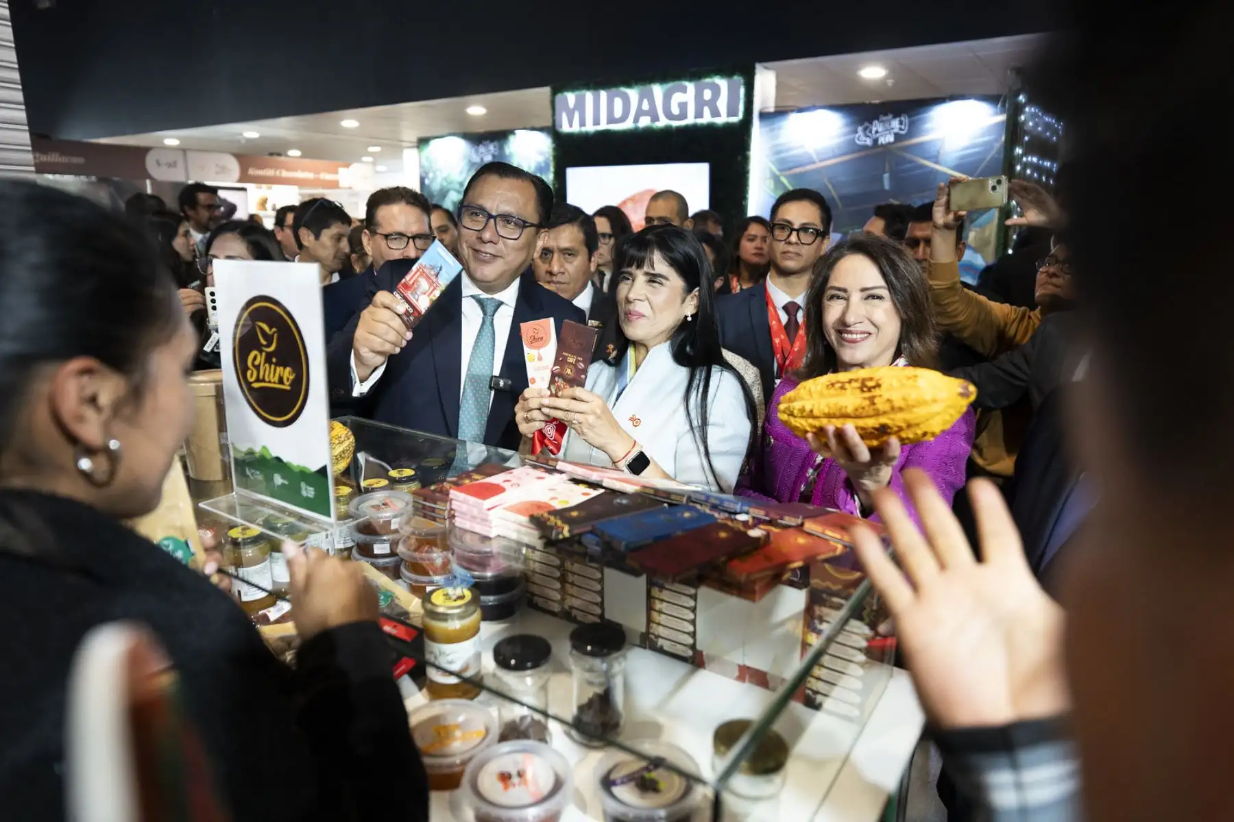La actividad promocional y comercial contó con la presencia del ministro de Producción, Sergio González; y del presidente de la Asociación Peruana de Productores de Cacao (APPCACAO). Foto:ANDINA/MINCETUR