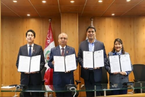 Con la firma de estos convenios, el Perú avanza hacia un transporte moderno más sostenible, seguro y eficiente.
