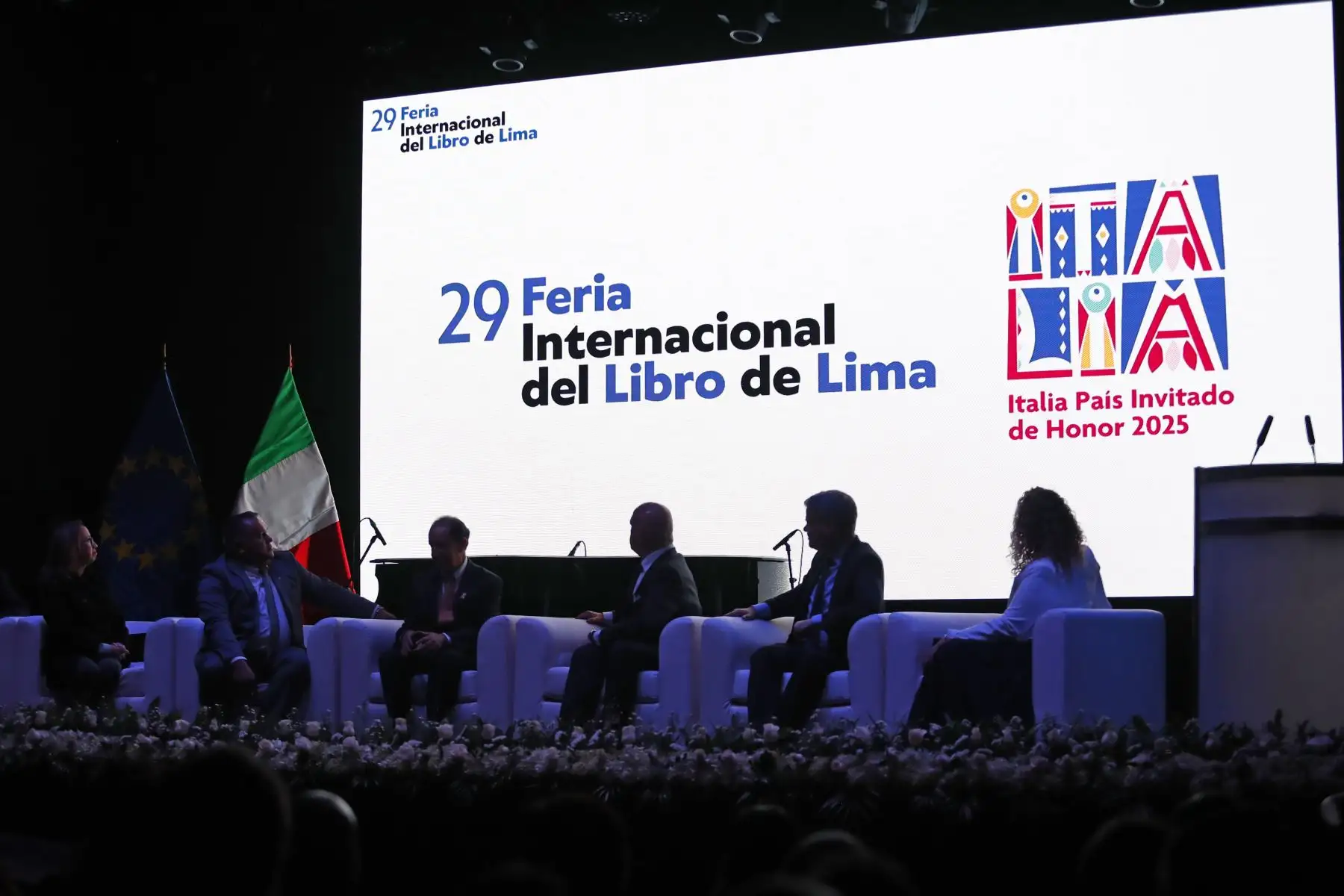 Ante la presencia de autoridades del ámbito cultural y embajadores, el jueves 17 de julio por la noche se realizó la inauguración de la 29 Feria Internacional del Libro FIL Lima 2025, que como todos los años tiene lugar en el Parque Próceres de la Independencia de Jesús María. Foto: ANDINA/Daniel Bracamonte