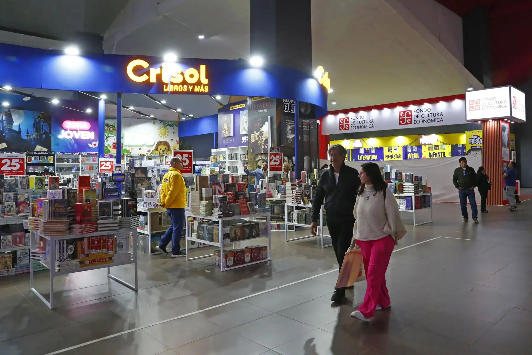 Ante la presencia de autoridades del ámbito cultural y embajadores, el jueves 17 de julio por la noche se realizó la inauguración de la 29 Feria Internacional del Libro FIL Lima 2025, que como todos los años tiene lugar en el Parque Próceres de la Independencia de Jesús María. Foto: ANDINA/Daniel Bracamonte