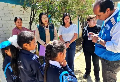 Especialistas de la Sunass y del sector Educación monitorean la calidad del agua en 12 colegios de la ciudad de Cajamarca. ANDINA/Difusión