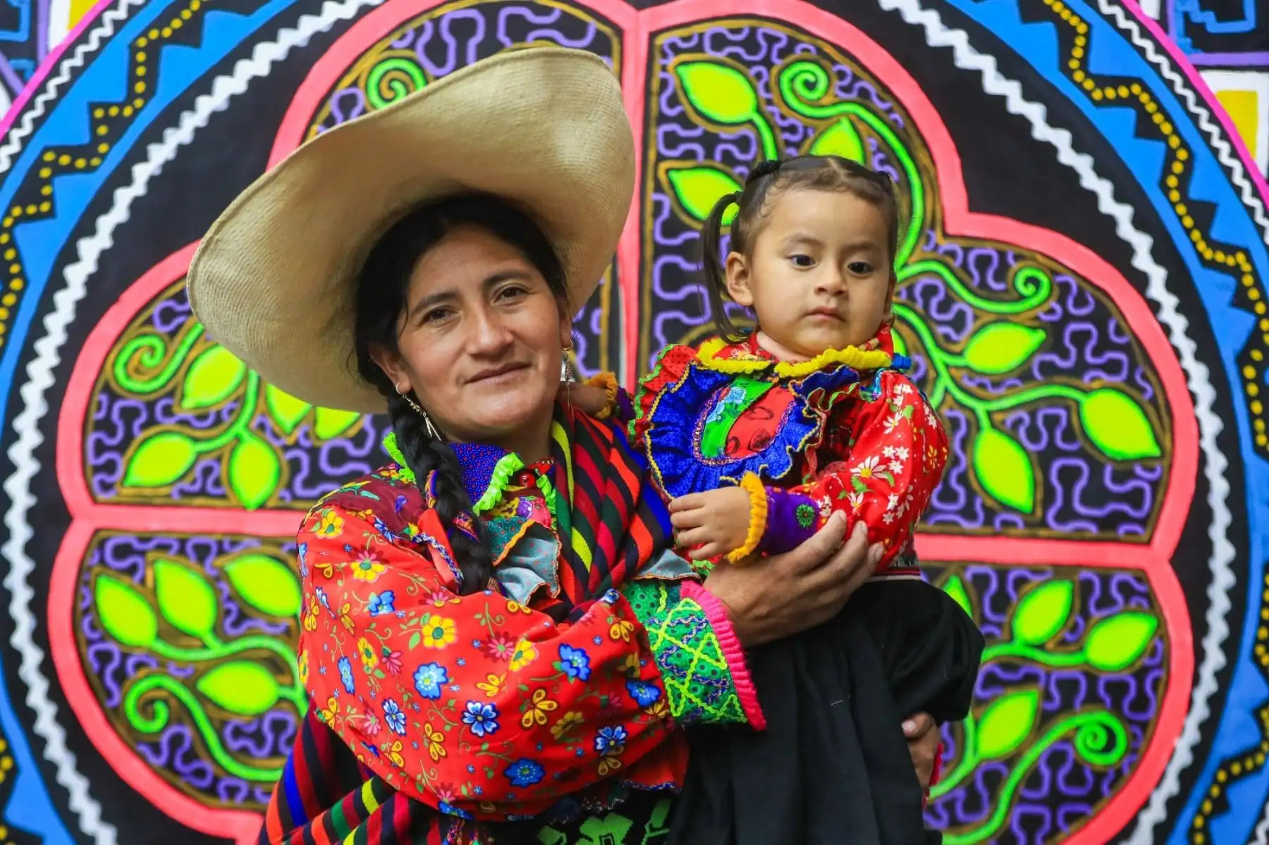 La presidenta Dina Boluarte inaugura la exposición “Ruraq Maki, hecho a mano”, que reúne a 208 colectivos de artesanos de todo el país para celebrar y preservar nuestro patrimonio cultural. Foto: ANDINA/Prensa Presidencia
