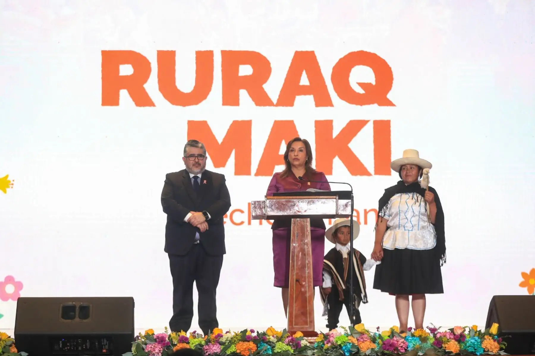 La presidenta Dina Boluarte inaugura la exposición “Ruraq Maki, hecho a mano”, que reúne a 208 colectivos de artesanos de todo el país para celebrar y preservar nuestro patrimonio cultural. Foto: ANDINA/Prensa Presidencia