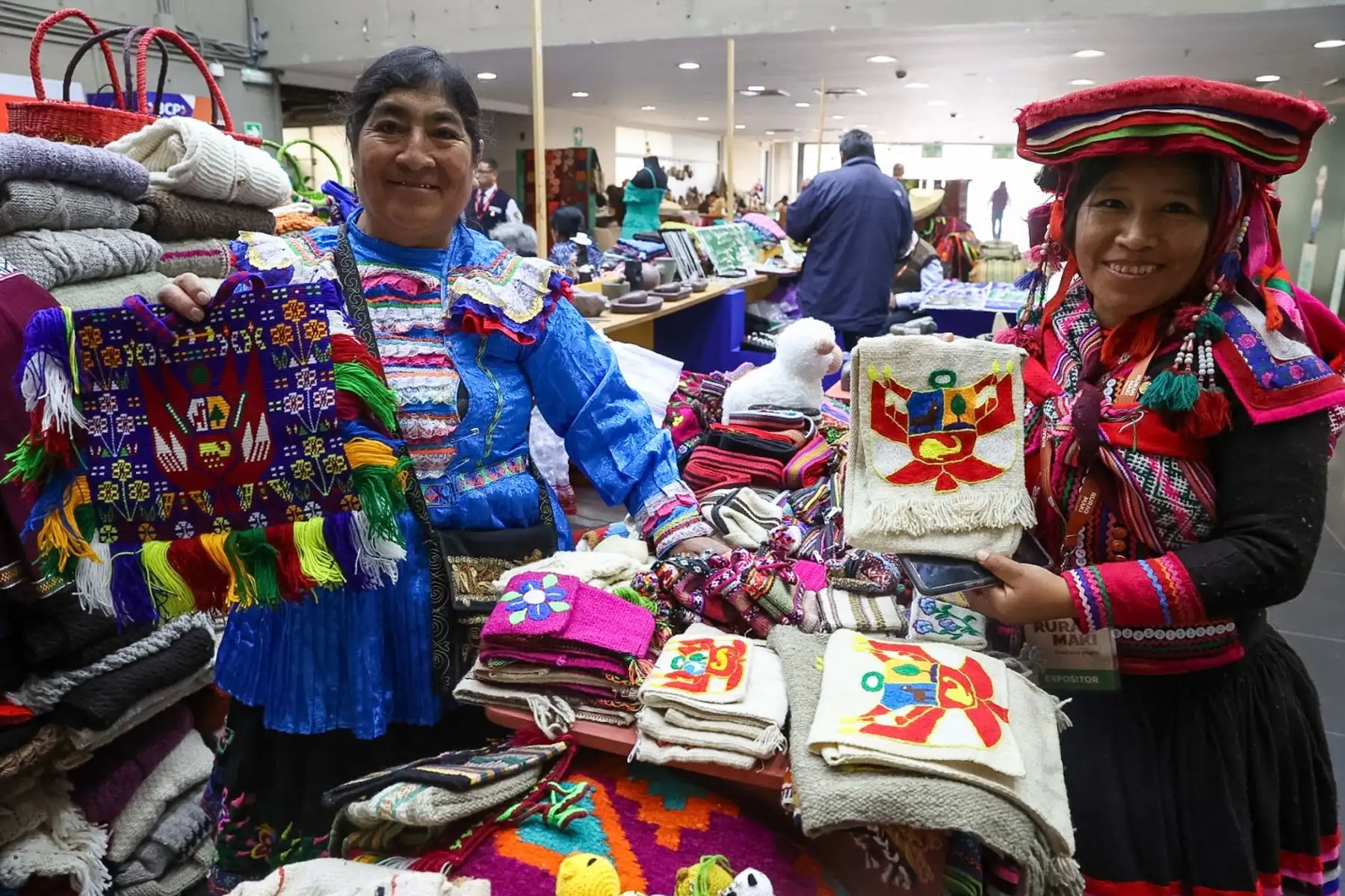 Ciudadanos y turistas pueden visitar la feria Ruraq Maki en la sede del Ministerio de Cultura, donde se celebra lo mejor del arte popular peruano. Foto: ANDINA/ Juan Carlos Guzmán