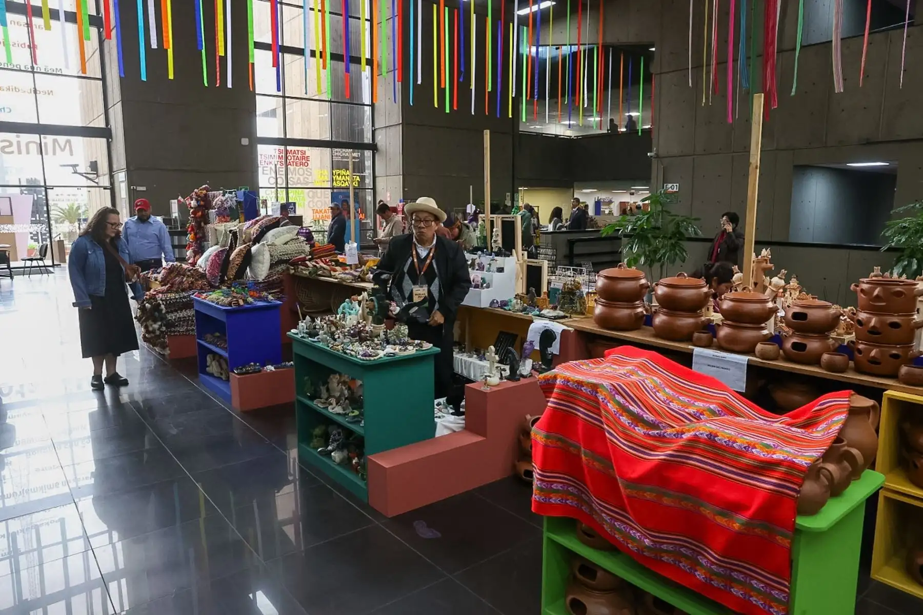 Más de 200 colectivos artesanales de todo el país participan en la exposición-venta de Ruraq Maki, representando a pueblos andinos, amazónicos y afroperuanos. Foto: ANDINA/ Juan Carlos Guzmán