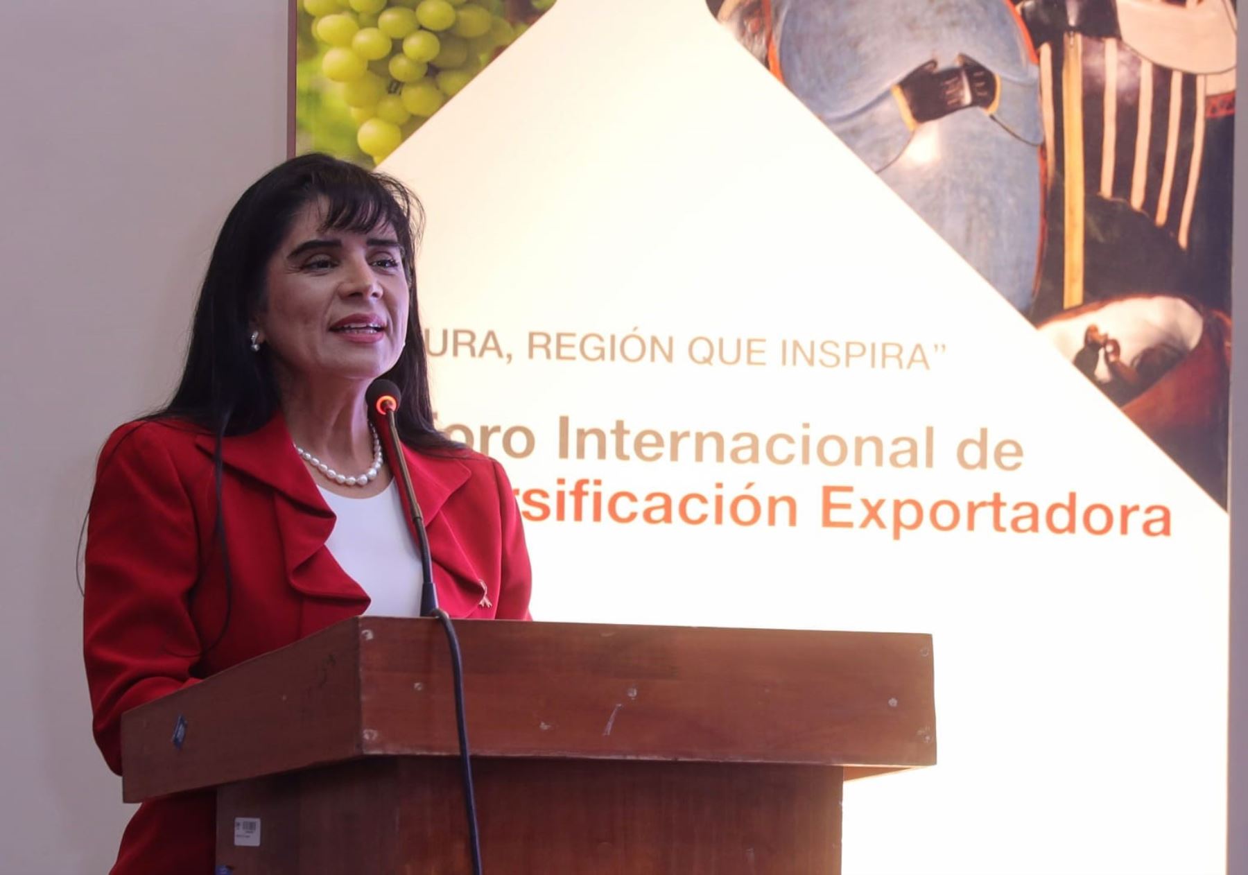 La titular del Mincetur, Desilú León, destacó el aporte exportador de Piura y afirmó que el foro busca ampliar los horizontes comerciales de esta región y diversificar sus productos y mercados. ANDINA/Difusión