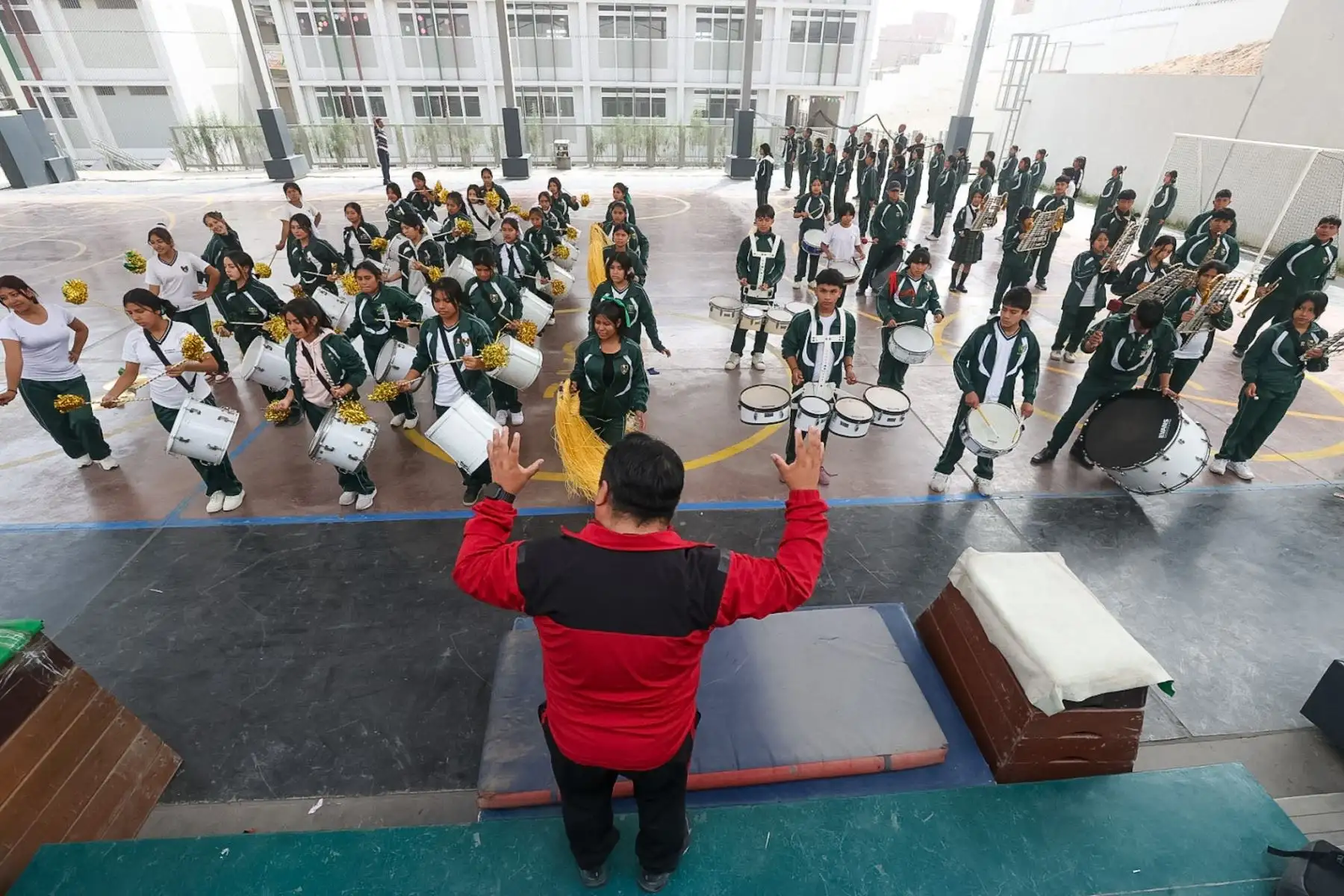 Ensayo de la banda y escolta del colegio Peñaloza de Huaycan, que se hizo famoso por su coreografía. Dicha escolta formará parte de la gran Parada Militar del 29 de julio.

Foto: ANDINA/Juan Carlos Guzmán Negrini