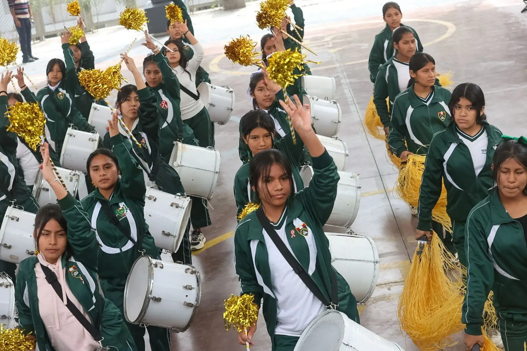 Ensayo de la banda y escolta del colegio Peñaloza de Huaycan, que se hizo famoso por su coreografía. Dicha escolta formará parte de la gran Parada Militar del 29 de julio.

Foto: ANDINA/Juan Carlos Guzmán Negrini
