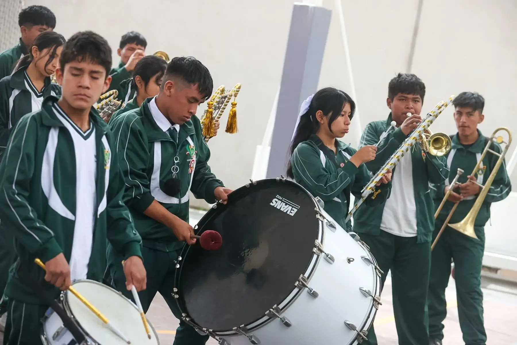 Ensayo de la banda y escolta del colegio Peñaloza de Huaycan, que se hizo famoso por su coreografía. Dicha escolta formará parte de la gran Parada Militar del 29 de julio.

Foto: ANDINA/Juan Carlos Guzmán Negrini