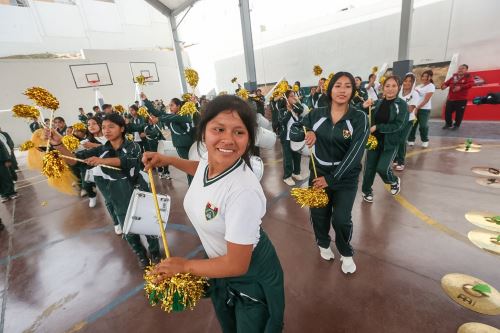 La recordada banda y escolta del Colegio Peñaloza de Huaycan estarán presentes en el desfile cívico militar de Fiestas Patrias