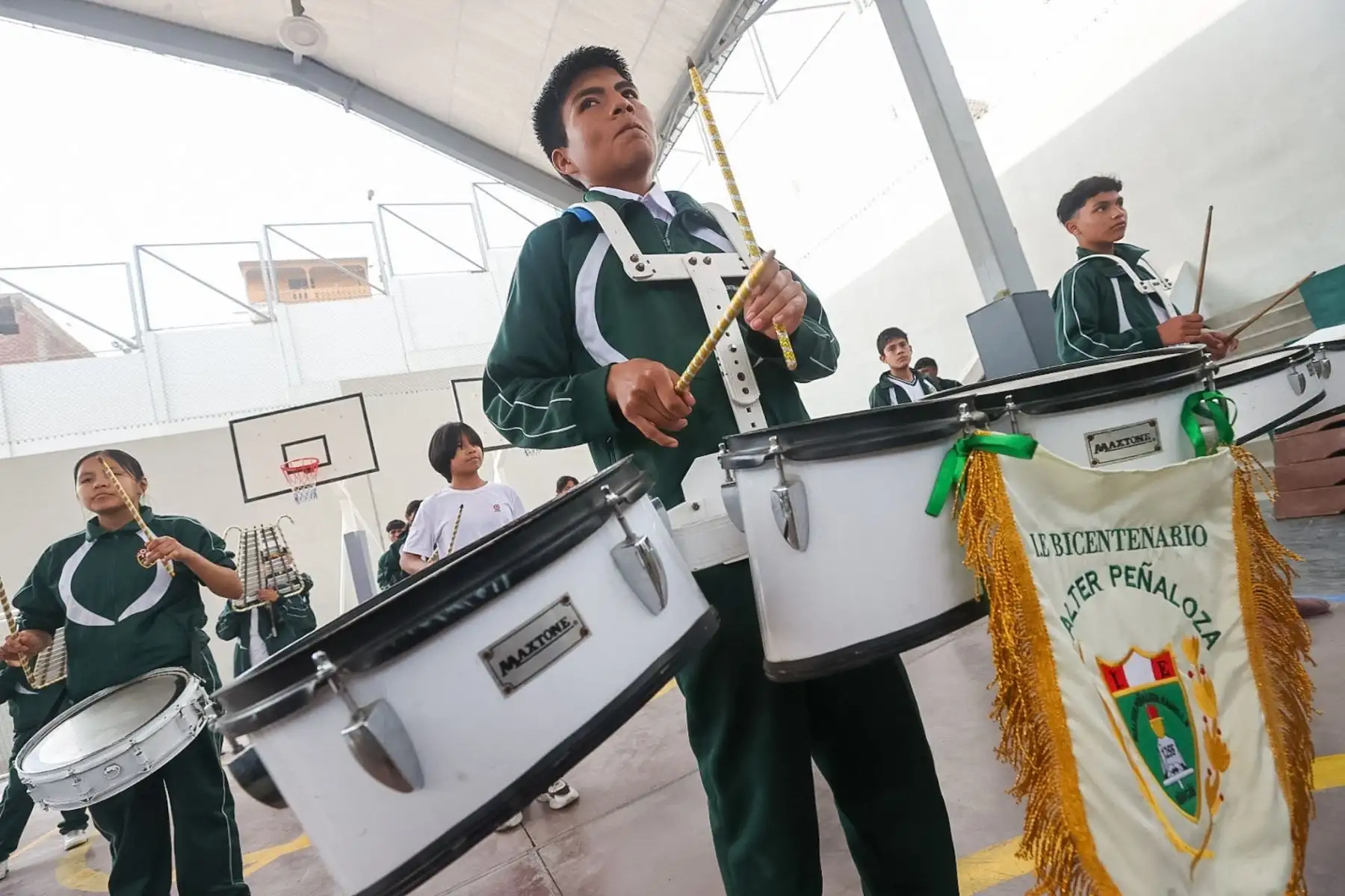 Ensayo de la banda y escolta del colegio Peñaloza de Huaycan, que se hizo famoso por su coreografía. Dicha escolta formará parte de la gran Parada Militar del 29 de julio.

Foto: ANDINA/Juan Carlos Guzmán Negrini