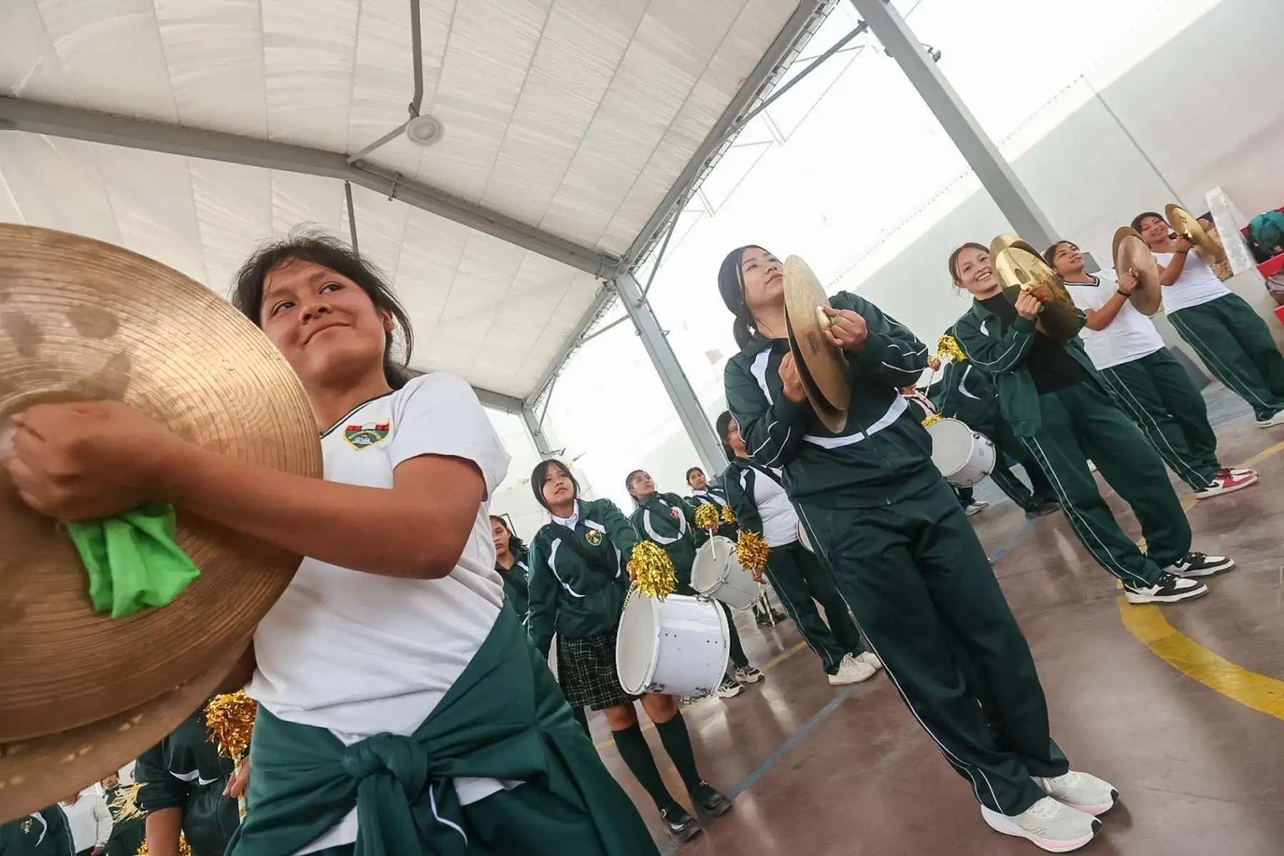 Ensayo de la banda y escolta del colegio Peñaloza de Huaycan, que se hizo famoso por su coreografía. Dicha escolta formará parte de la gran Parada Militar del 29 de julio.

Foto: ANDINA/Juan Carlos Guzmán Negrini