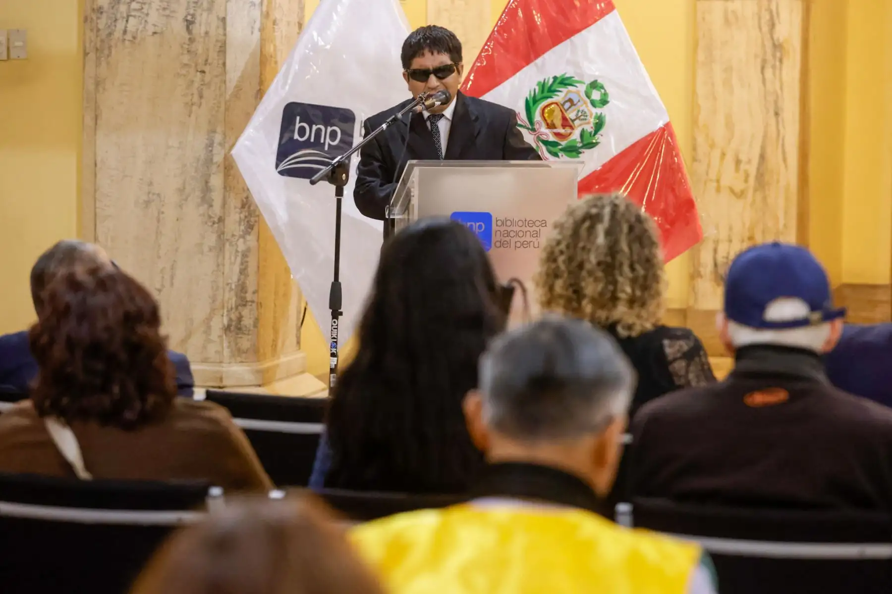 La Biblioteca Nacional del Perú celebró el XXIV aniversario de la Sala para Personas con Discapacidad Visual “Delfina Otero Villarán” con un emotivo acto protocolar. Durante la jornada, varios usuarios compartieron sus testimonios sobre cómo este espacio les ha permitido acceder a la información y desarrollarse en el ámbito académico, laboral y personal. La ceremonia reafirmó el compromiso de la BNP con la inclusión y el acceso equitativo al conocimiento. Foto: ANDINA/Luis Iparraguirre