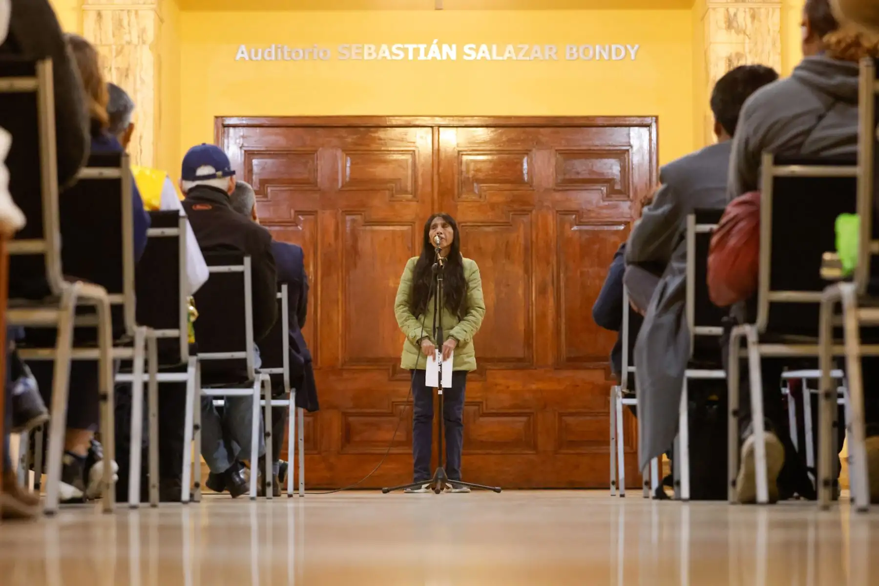 La Biblioteca Nacional del Perú celebró el XXIV aniversario de la Sala para Personas con Discapacidad Visual “Delfina Otero Villarán” con un emotivo acto protocolar. Durante la jornada, varios usuarios compartieron sus testimonios sobre cómo este espacio les ha permitido acceder a la información y desarrollarse en el ámbito académico, laboral y personal. La ceremonia reafirmó el compromiso de la BNP con la inclusión y el acceso equitativo al conocimiento. Foto: ANDINA/Luis Iparraguirre