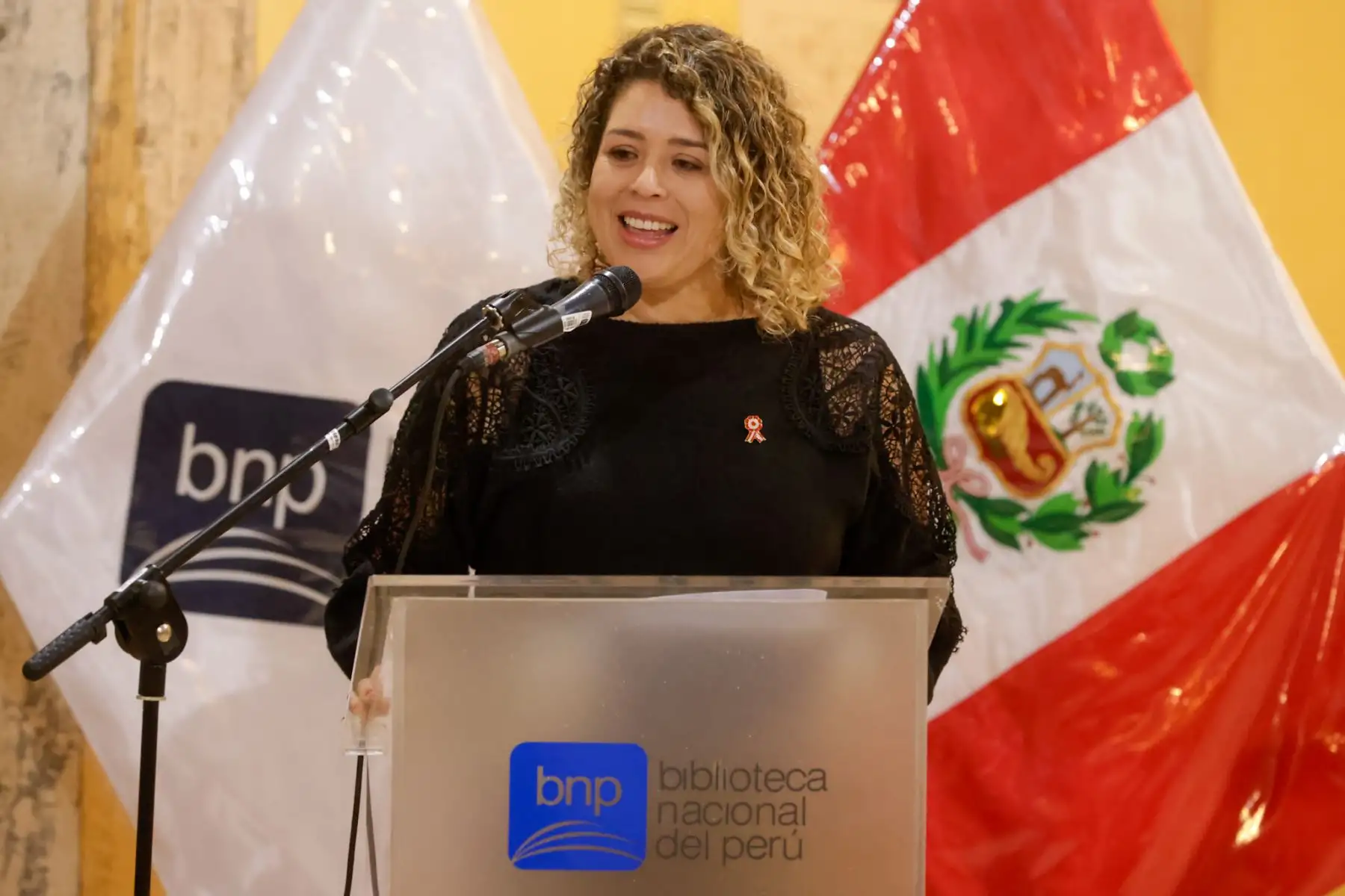 La Biblioteca Nacional del Perú celebró el XXIV aniversario de la Sala para Personas con Discapacidad Visual “Delfina Otero Villarán” con un emotivo acto protocolar. Durante la jornada, varios usuarios compartieron sus testimonios sobre cómo este espacio les ha permitido acceder a la información y desarrollarse en el ámbito académico, laboral y personal. La ceremonia reafirmó el compromiso de la BNP con la inclusión y el acceso equitativo al conocimiento. Foto: ANDINA/Luis Iparraguirre