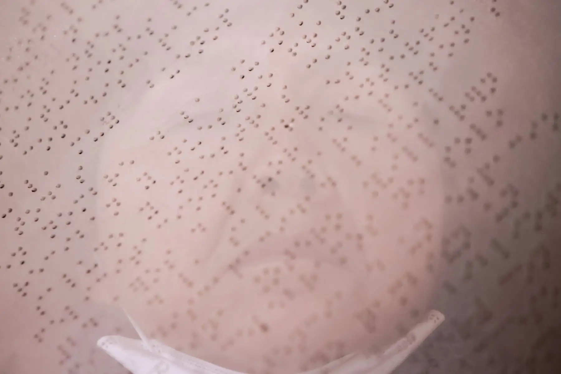 La Biblioteca Nacional del Perú celebró el XXIV aniversario de la Sala para Personas con Discapacidad Visual “Delfina Otero Villarán” con un emotivo acto protocolar. Durante la jornada, varios usuarios compartieron sus testimonios sobre cómo este espacio les ha permitido acceder a la información y desarrollarse en el ámbito académico, laboral y personal. La ceremonia reafirmó el compromiso de la BNP con la inclusión y el acceso equitativo al conocimiento. Foto: ANDINA/Luis Iparraguirre