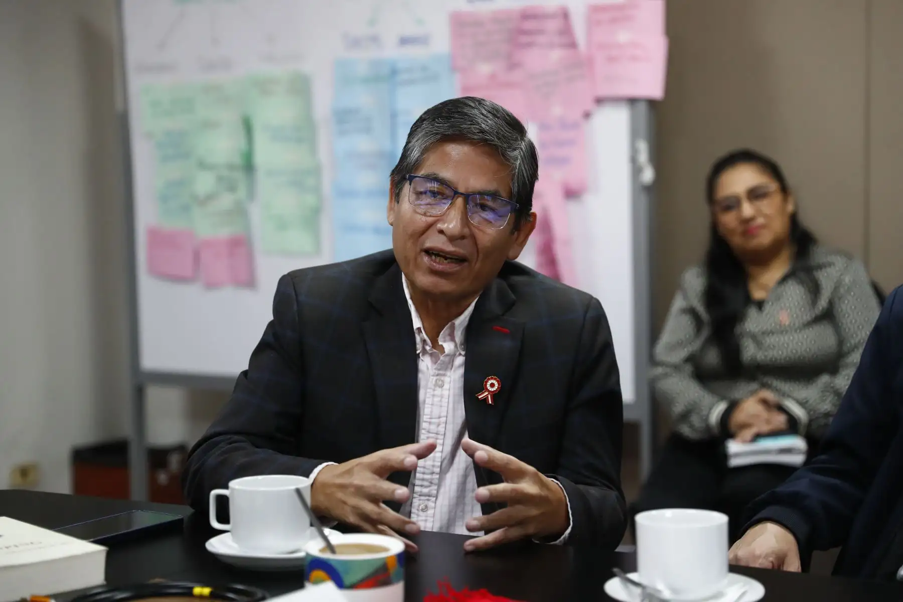 Una delegación de representantes de editoriales de la República Popular China visitó este viernes la sede del Diario El Peruano y de la Agencia Andina, entre ellas la Corporación China de Comercio Internacional de Libros, la Editorial de la Universidad Normal del Este de China, la Editorial de Clásicos Chinos de Shanghái, y la Editorial Científica y Técnica de Shanghái. Foto: ANDINA/Daniel Bracamonte