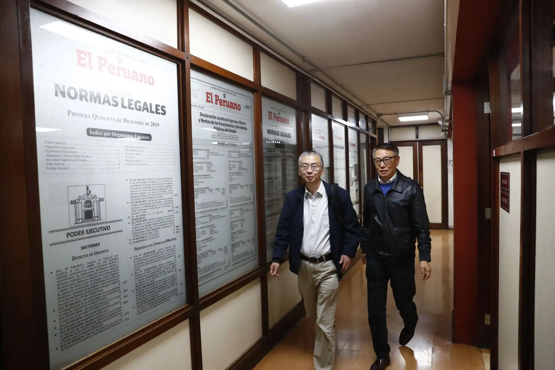 Una delegación de representantes de editoriales de la República Popular China visitó este viernes la sede del Diario El Peruano y de la Agencia Andina, entre ellas la Corporación China de Comercio Internacional de Libros, la Editorial de la Universidad Normal del Este de China, la Editorial de Clásicos Chinos de Shanghái, y la Editorial Científica y Técnica de Shanghái. Foto: ANDINA/Daniel Bracamonte