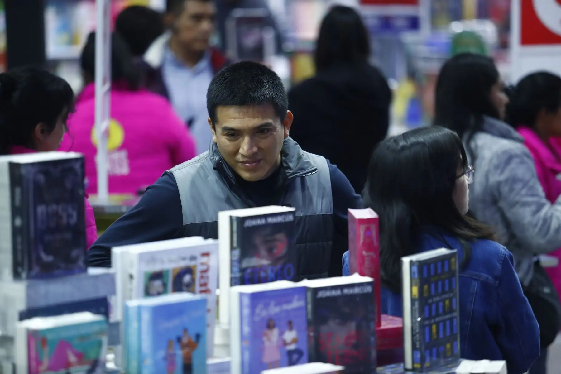 Masiva asistencia de público de todas las edades durante el primer día de la 29 Feria Internacional del Libro FIL Lima 2025, que como todos los años se realiza en el parque Próceres de la Independencia de Jesús María, y abrirá sus puertas al público hasta el 6 de agosto. Foto: ANDINA/Daniel Bracamonte
