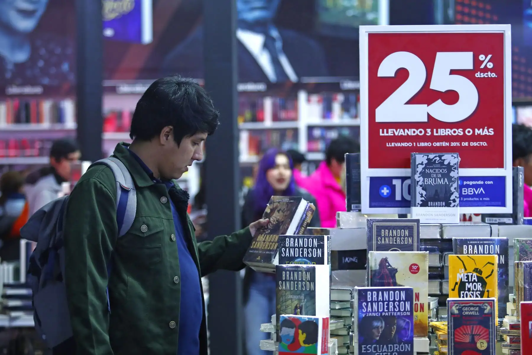 Masiva asistencia de público de todas las edades durante el primer día de la 29 Feria Internacional del Libro FIL Lima 2025, que como todos los años se realiza en el parque Próceres de la Independencia de Jesús María, y abrirá sus puertas al público hasta el 6 de agosto. Foto: ANDINA/Daniel Bracamonte