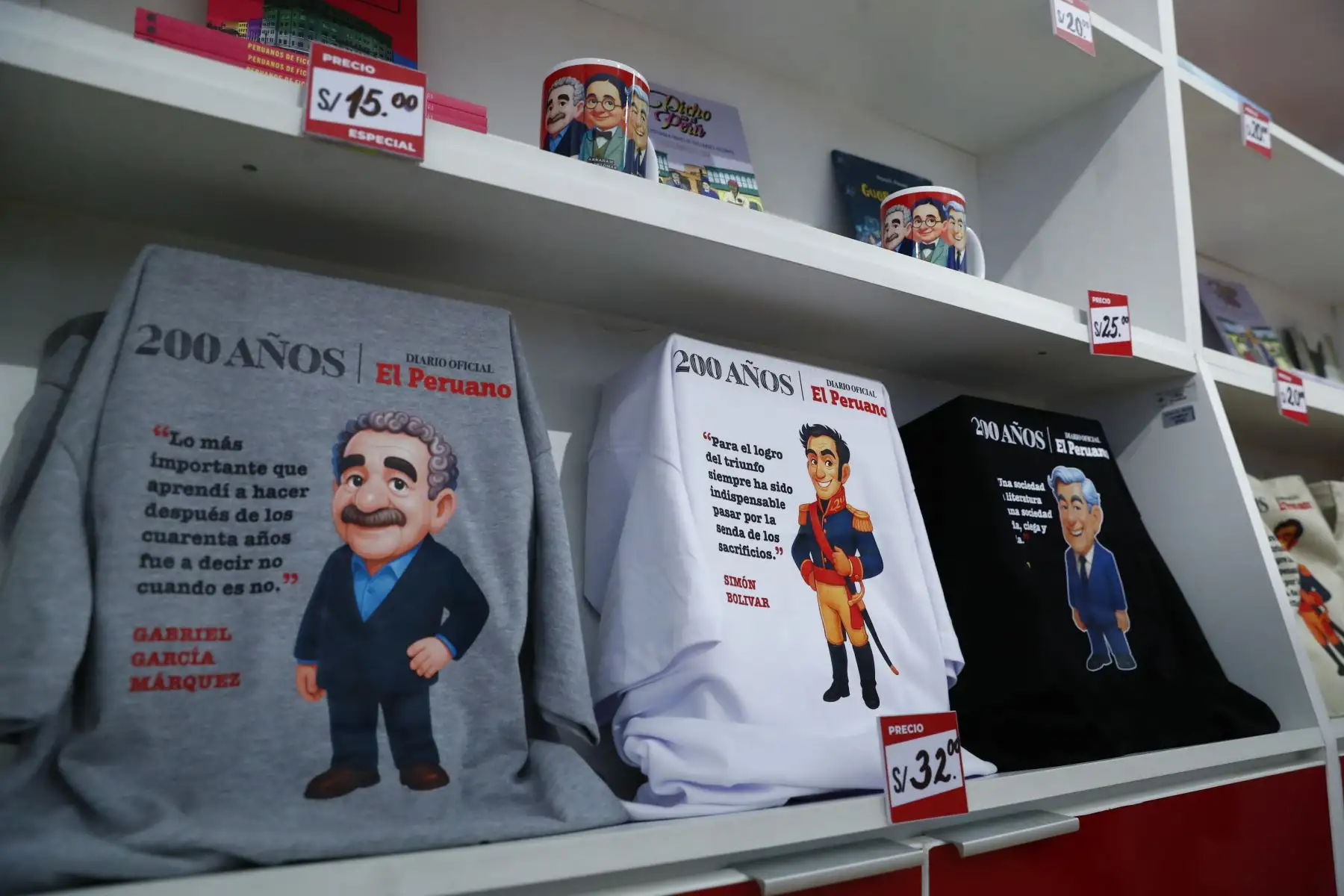 El Diario El Peruano y la Agencia de Noticias Andina se hacen presentes en la 29 Feria Internacional del Libro FIL Lima 2025 en Jesús María a través de uno de los stands del evento, en el que ofrecen al público diversas publicaciones de su fondo editorial, así como souvenires relacionados a la cultura peruana. Foto: ANDINA/Daniel Bracamonte