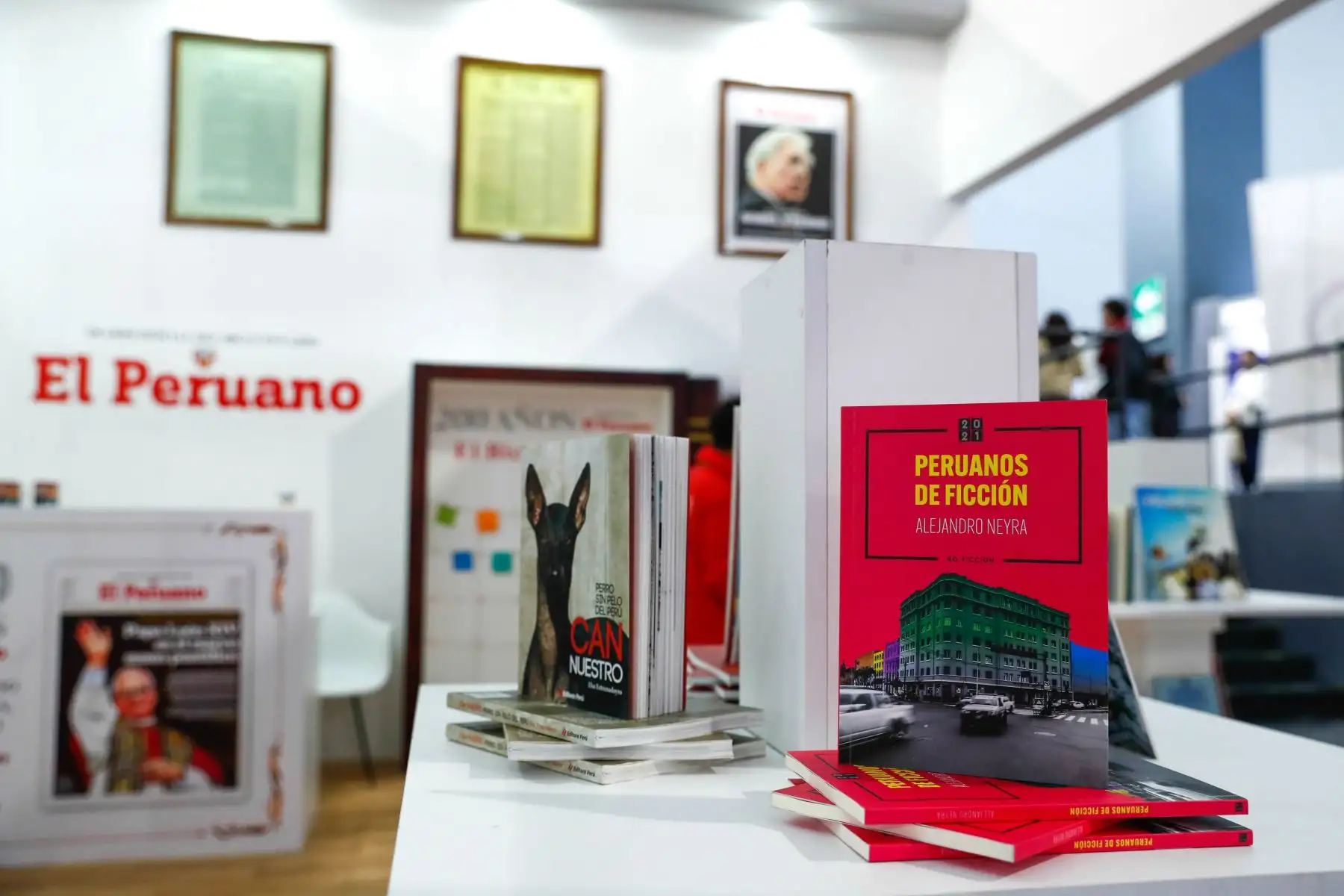 El Diario El Peruano y la Agencia de Noticias Andina se hacen presentes en la 29 Feria Internacional del Libro FIL Lima 2025 en Jesús María a través de uno de los stands del evento, en el que ofrecen al público diversas publicaciones de su fondo editorial, así como souvenires relacionados a la cultura peruana. Foto: ANDINA/Daniel Bracamonte