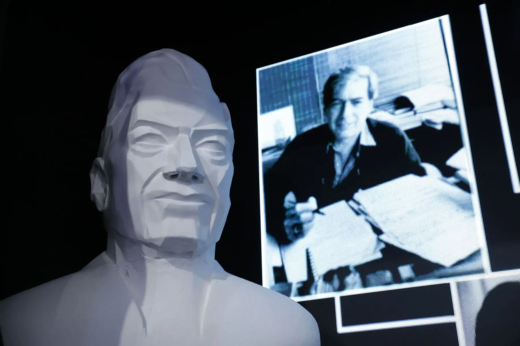 La 29 Feria Internacional del Libro FIL Lima presenta este 2025 el Método Vargas Llosa, un área multimedia inmersiva que introduce al visitante en la vida, obra y memorias del Nobel de Literatura peruano, recientemente fallecido este año. Foto: ANDINA/Daniel Bracamonte