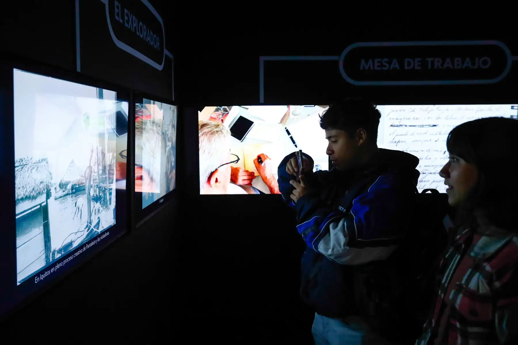 La 29 Feria Internacional del Libro FIL Lima presenta este 2025 el Método Vargas Llosa, un área multimedia inmersiva que introduce al visitante en la vida, obra y memorias del Nobel de Literatura peruano, recientemente fallecido este año. Foto: ANDINA/Daniel Bracamonte