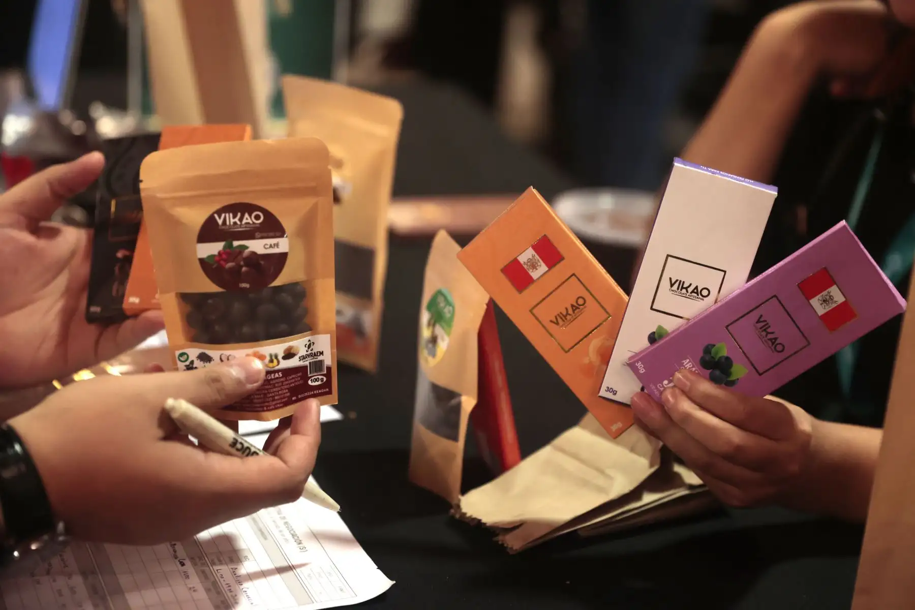 Con gran entusiasmo se realiza la inauguración de la Rueda de Negocios Nacional de la XVI edición del Salón del Cacao y Chocolate en el Centro de Convenciones de Lima.  
Foto: ANDINA/ Vidal Tarqui