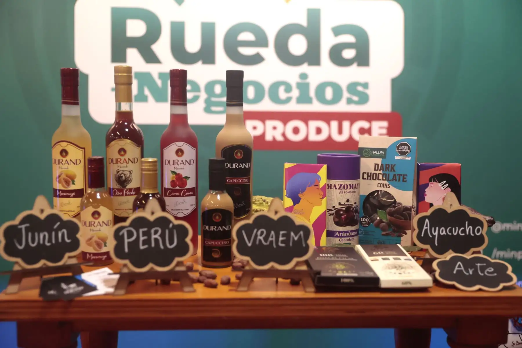 Con gran entusiasmo se realiza la inauguración de la Rueda de Negocios Nacional de la XVI edición del Salón del Cacao y Chocolate en el Centro de Convenciones de Lima.  
Foto: ANDINA/ Vidal Tarqui