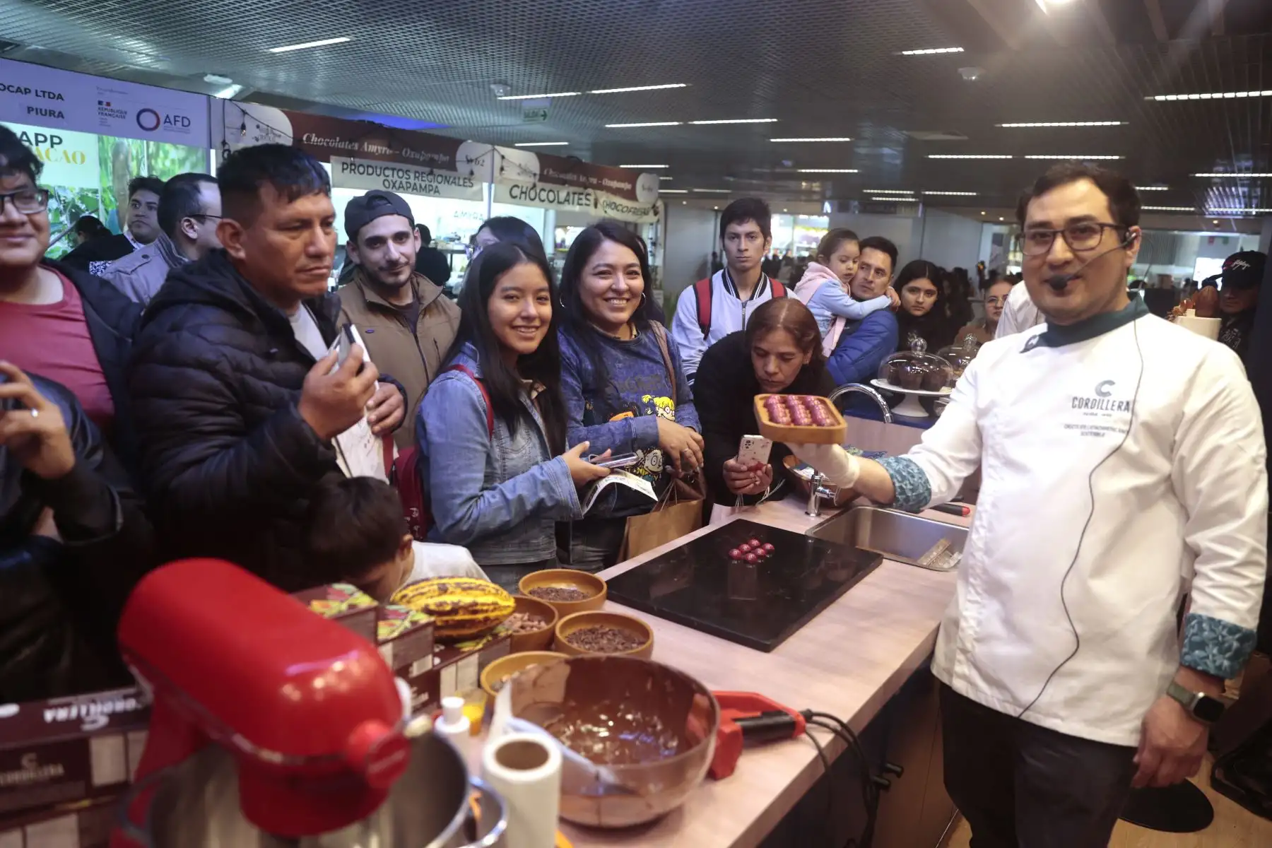 El ministro de la Producción, Sergio González participa en la inauguración de la Rueda de Negocios Nacional de la XVI edición del Salón del Cacao y Chocolate en el Centro de Convenciones de Lima.  Foto: ANDINA/ Vidal Tarqui
