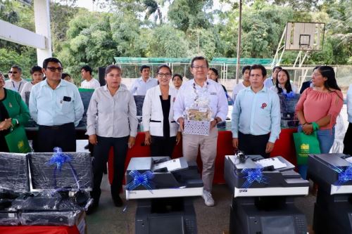 Presidente del Congreso, Eduardo Salhuana, desde Madre de Dios: la educación es la única fórmula para lograr el desarrollo. Foto: ANDINA/difusión.