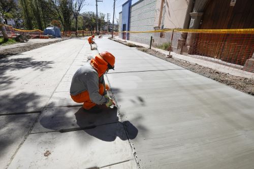 La ejecución de las obras de agua y saneamiento para más de 150,000 vecinos de los distritos de Ventanilla y Mi Perú, ya tiene un avance físico superior al 10% a julio de 2025, señaló el MVCS. Foto: Cortesía.